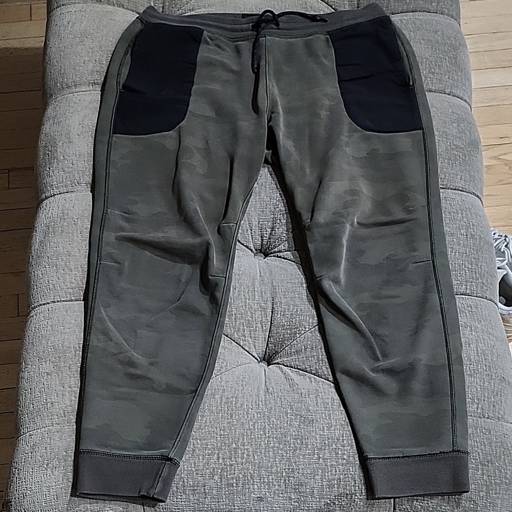 Abercrombie & Fitch Green and Black Jogger Sweatpants Relaxed Fit